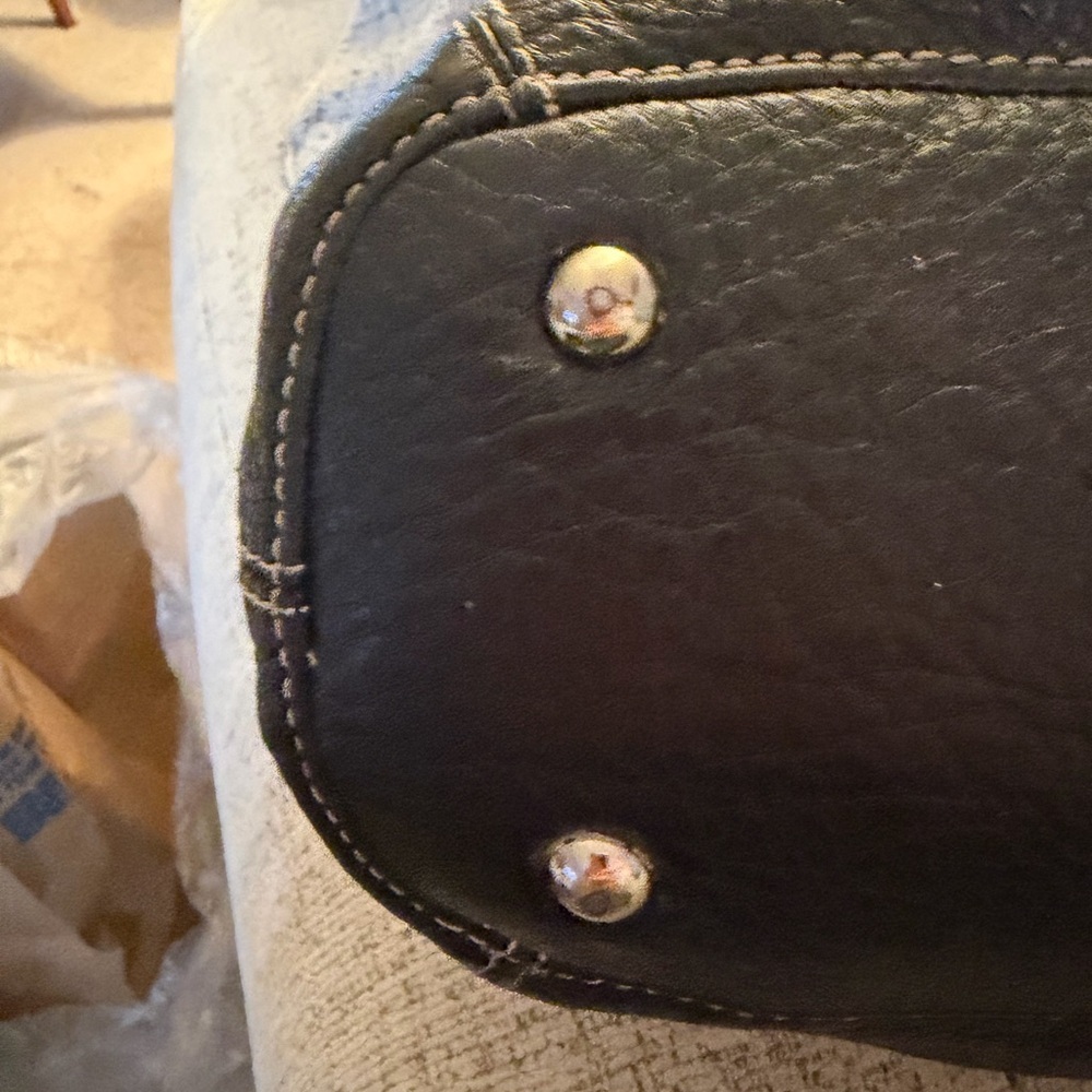 Tignanello - vintage deep blue pebbled leather shoulder bag 11x7 and charm - Picture 11 of 13